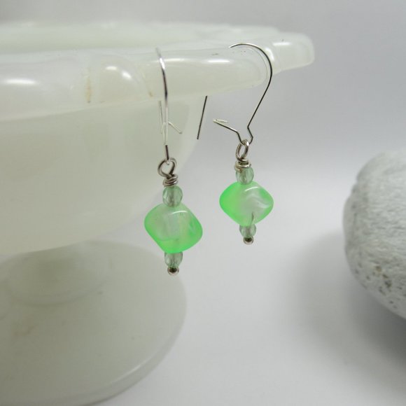 Uranium glass bead earrings - Picture 3 of 10